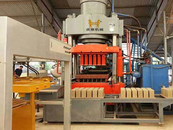 800噸水泥靜壓磚機(jī)