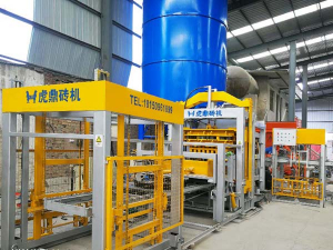 全自動水泥磚機(jī) QT10-15水泥磚機(jī)生產(chǎn)透水磚