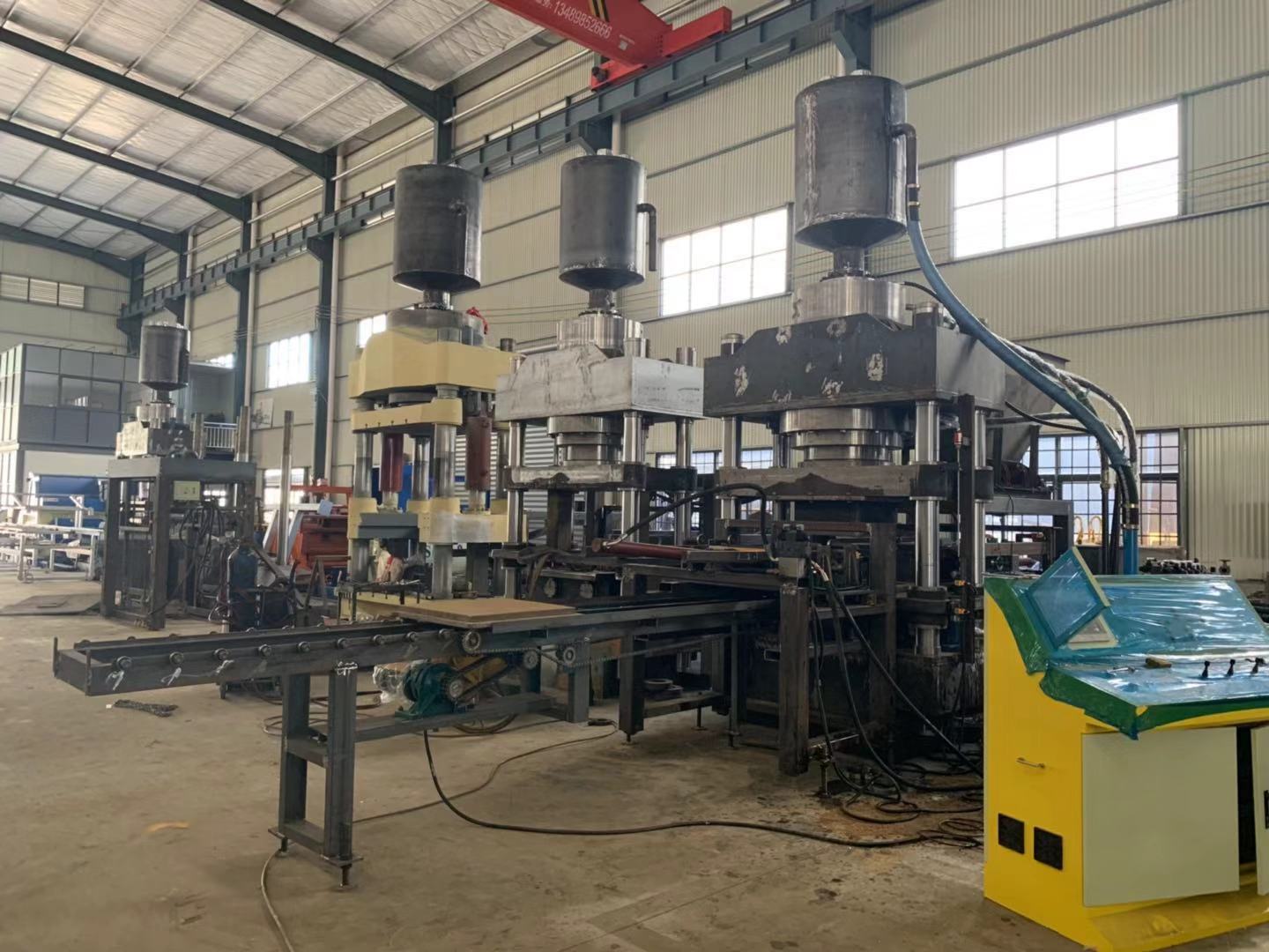 虎鼎靜壓磚機(jī)車(chē)間調(diào)試